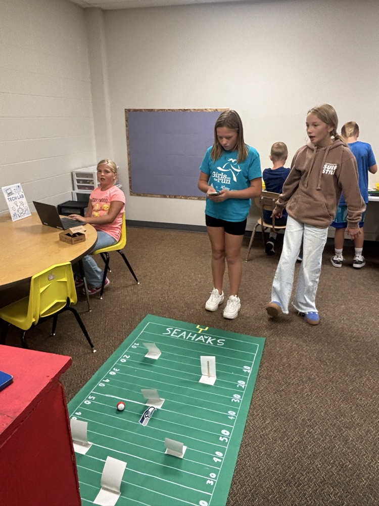Students enjoyed spending time in the maker space room, creating trading cards on Canva, making a paper football, decorating jerseys, playing Legos, putting puzzles together, and getting Sphero to make a touchdown! 
