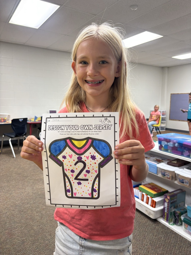 Students enjoyed spending time in the maker space room, creating trading cards on Canva, making a paper football, decorating jerseys, playing Legos, putting puzzles together, and getting Sphero to make a touchdown! 