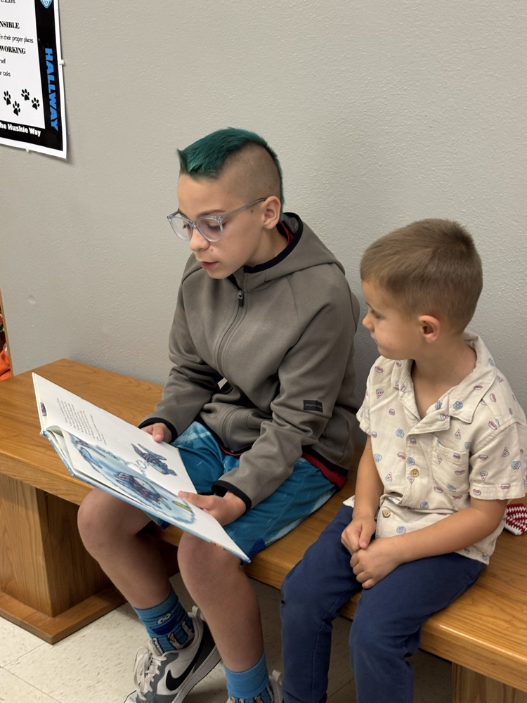 Reading buddies with PreK! 📚