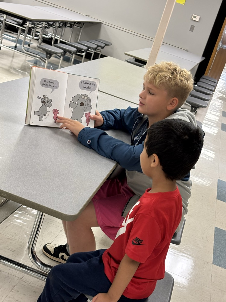 Reading buddies with PreK! 📚
