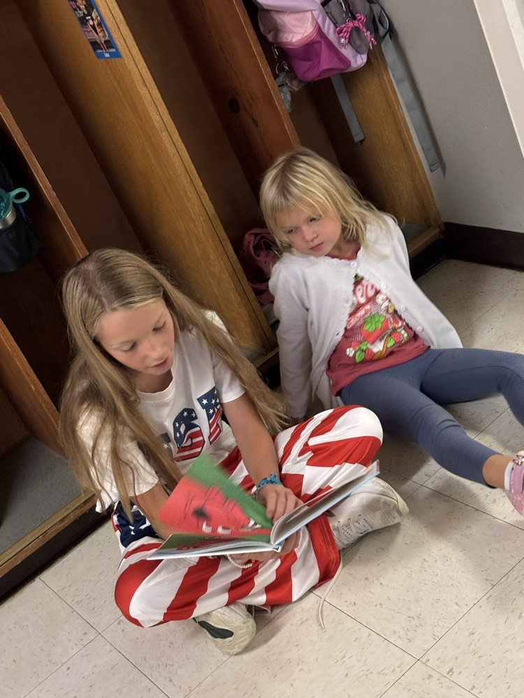 Reading buddies with PreK! 📚