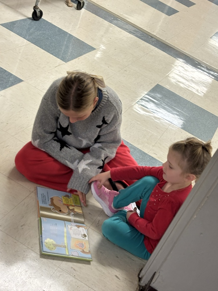 Reading buddies with PreK! 📚