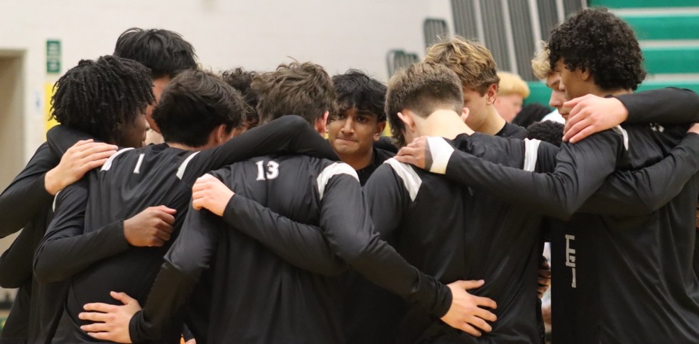 BRHS boy hoops huddle