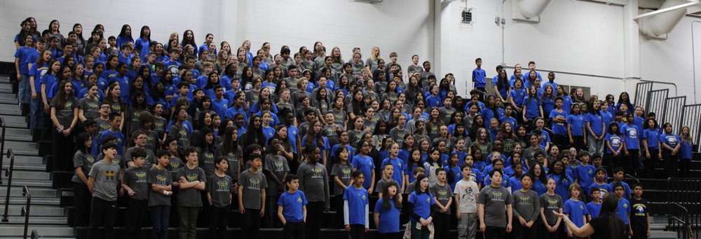 Ike and hillside chors at festival