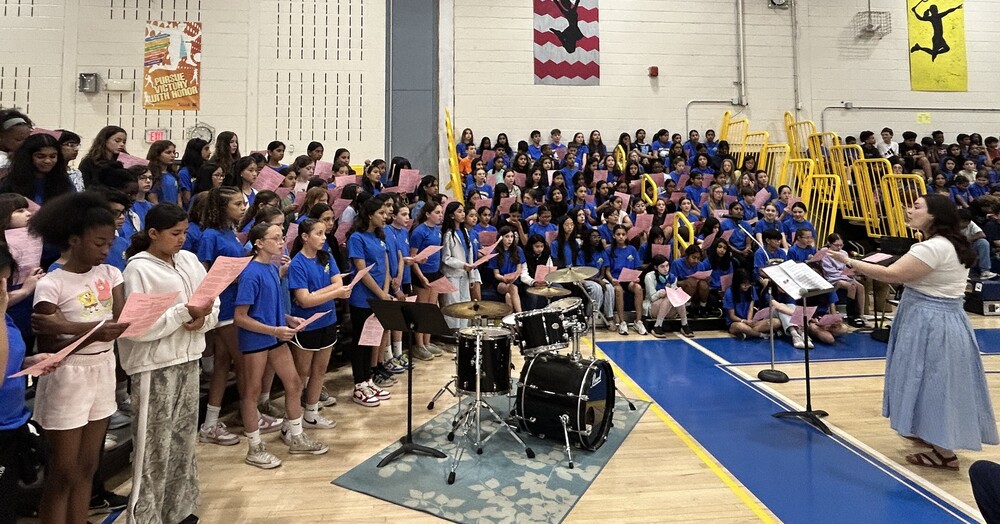 Ike chorus concert