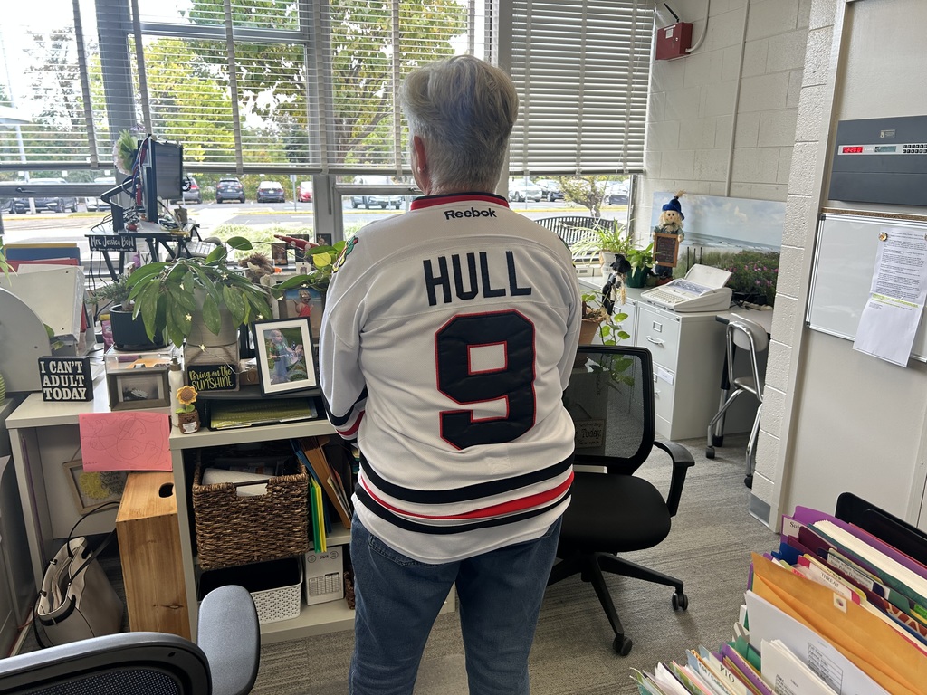 debbie in hul short back