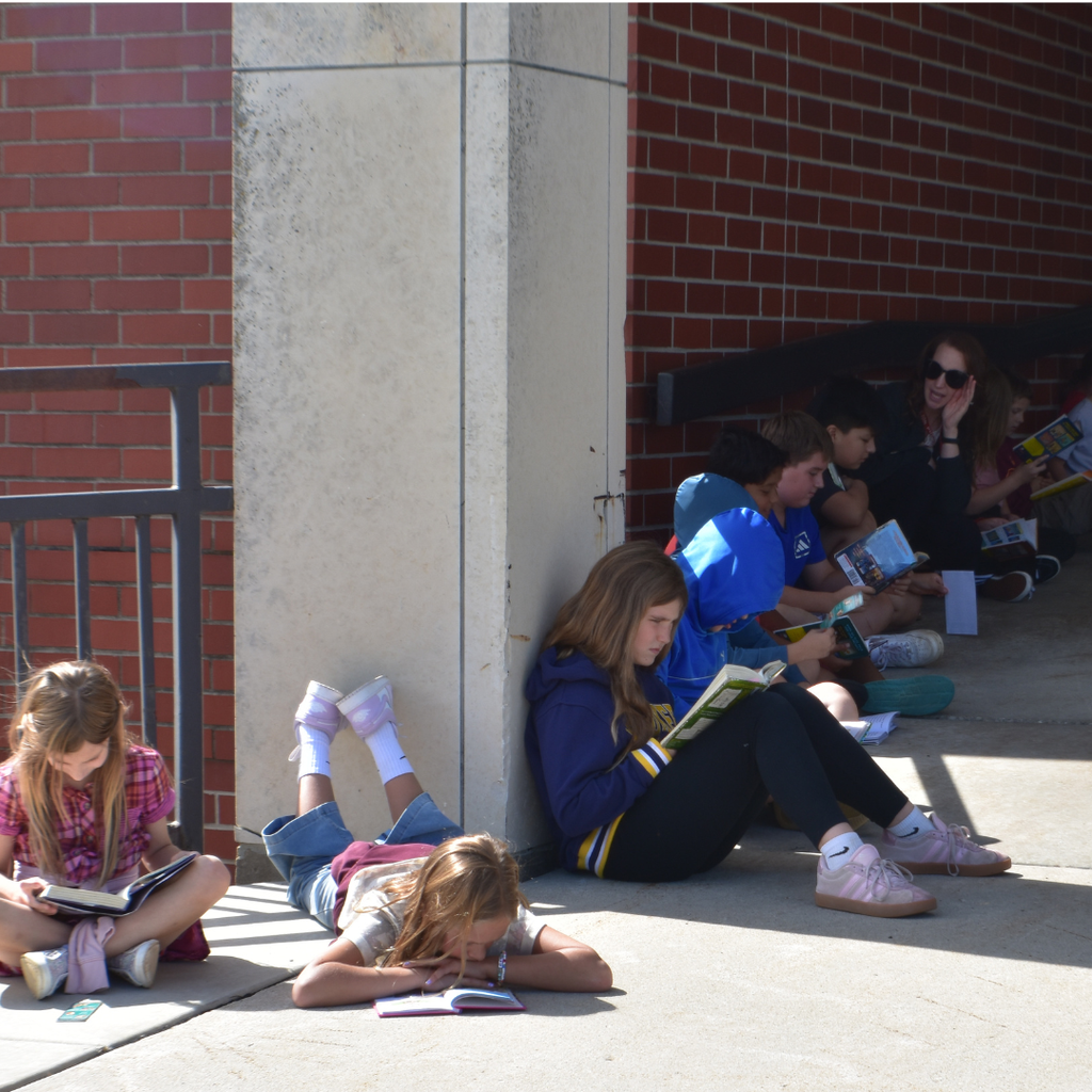 Reading Outdoors2