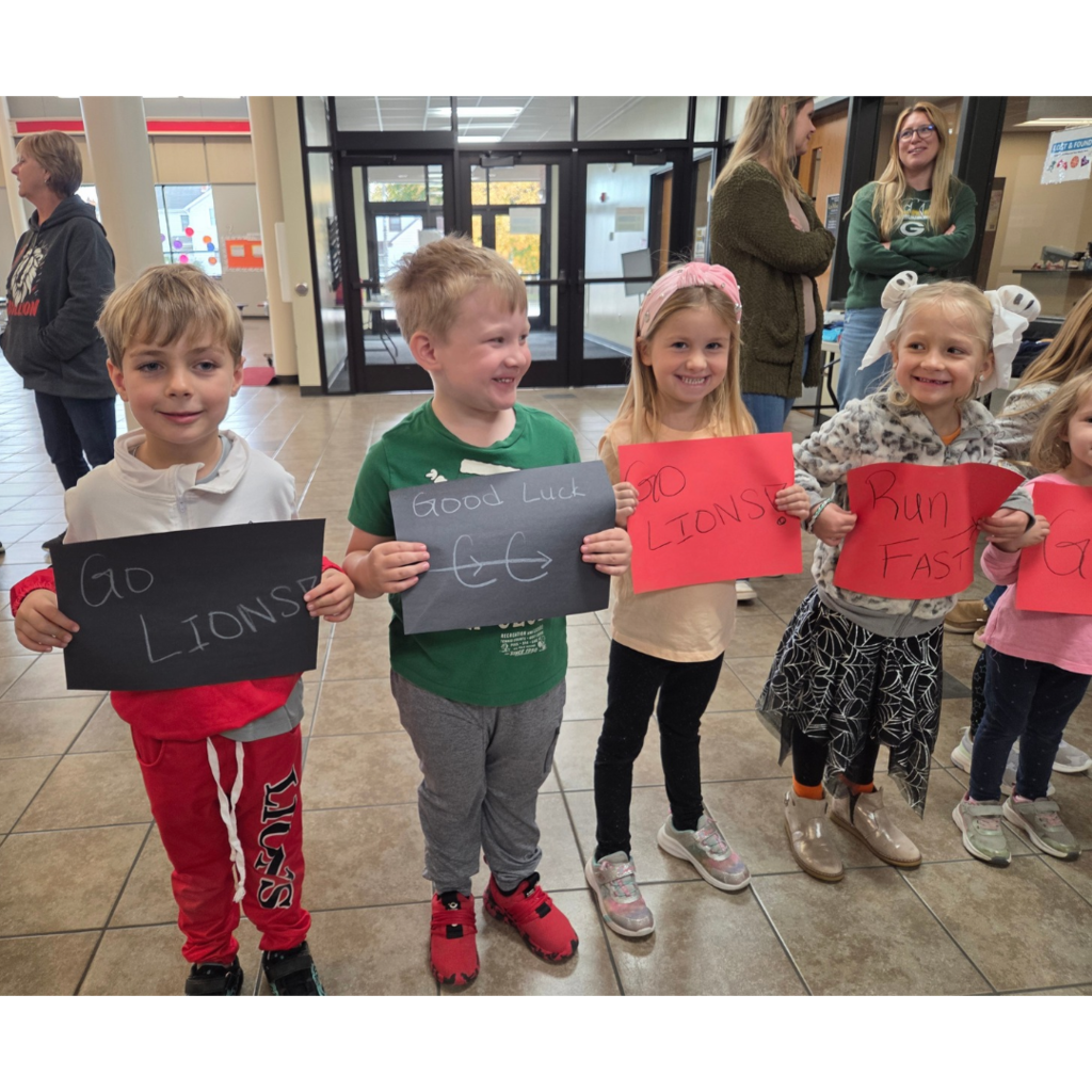 Littles cheering 2