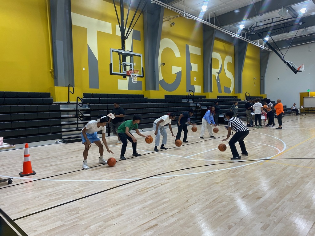 🏀 Thank you for joining GEAR UP Arkansas! Thank you to all the amazing students and families who joined us for our recent GEAR UP Arkansas workshop! It was incredible seeing everyone bring so much energy to building their personal "Game Plan" for the future.