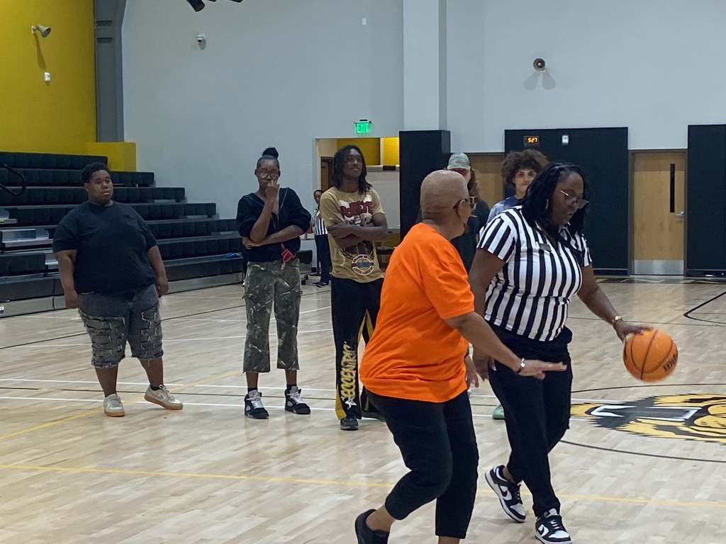 🏀 Thank you for joining GEAR UP Arkansas! Thank you to all the amazing students and families who joined us for our recent GEAR UP Arkansas workshop! It was incredible seeing everyone bring so much energy to building their personal "Game Plan" for the future.