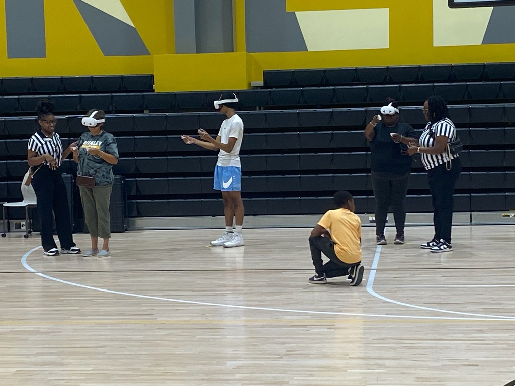 🏀 Thank you for joining GEAR UP Arkansas! Thank you to all the amazing students and families who joined us for our recent GEAR UP Arkansas workshop! It was incredible seeing everyone bring so much energy to building their personal "Game Plan" for the future.