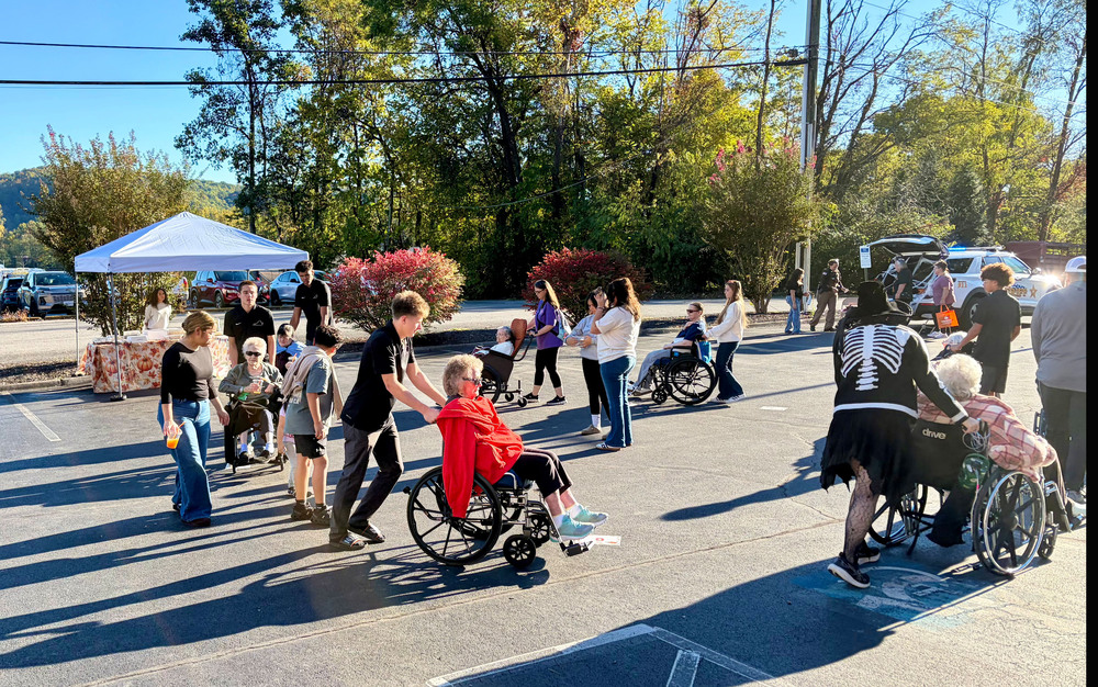 VHS basketball team spent time outdoors with residents of NHC-Bristol