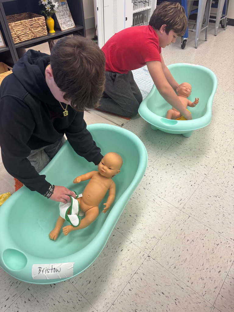 Middle School Careers Class learns about Health Careers