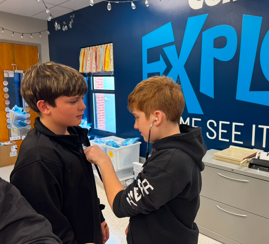 Middle School Careers Class learns about Health Careers