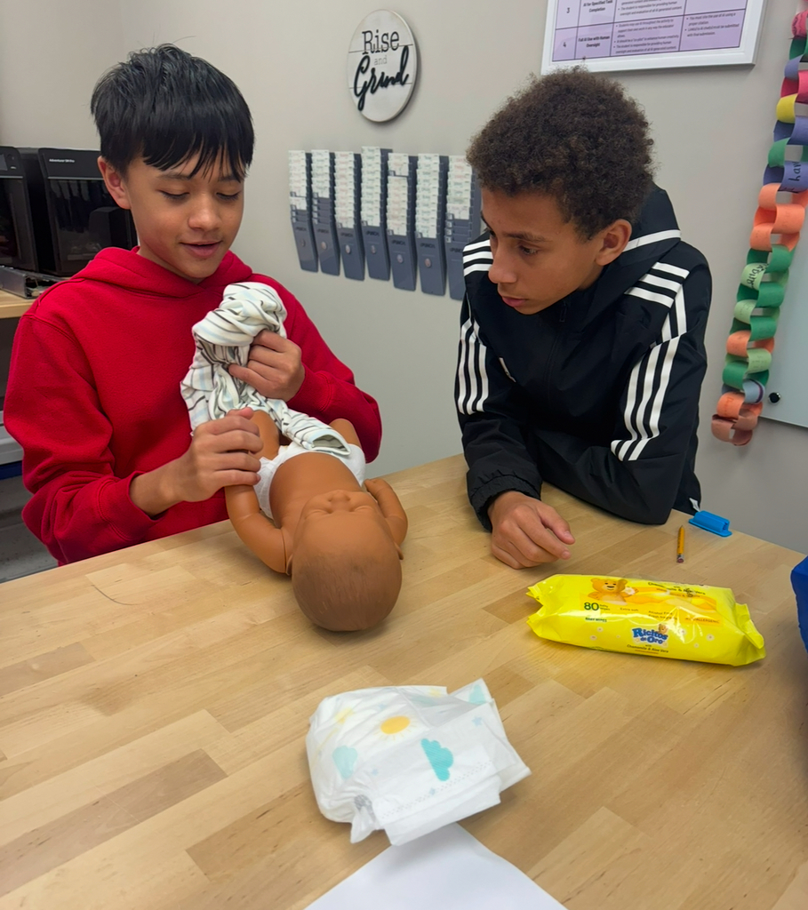 Middle School Careers Class learns about Health Careers