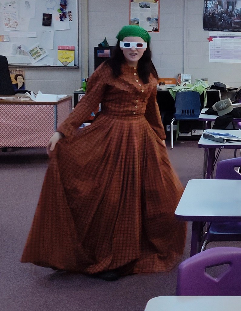 Pictures of students trying on Civil War era clothing