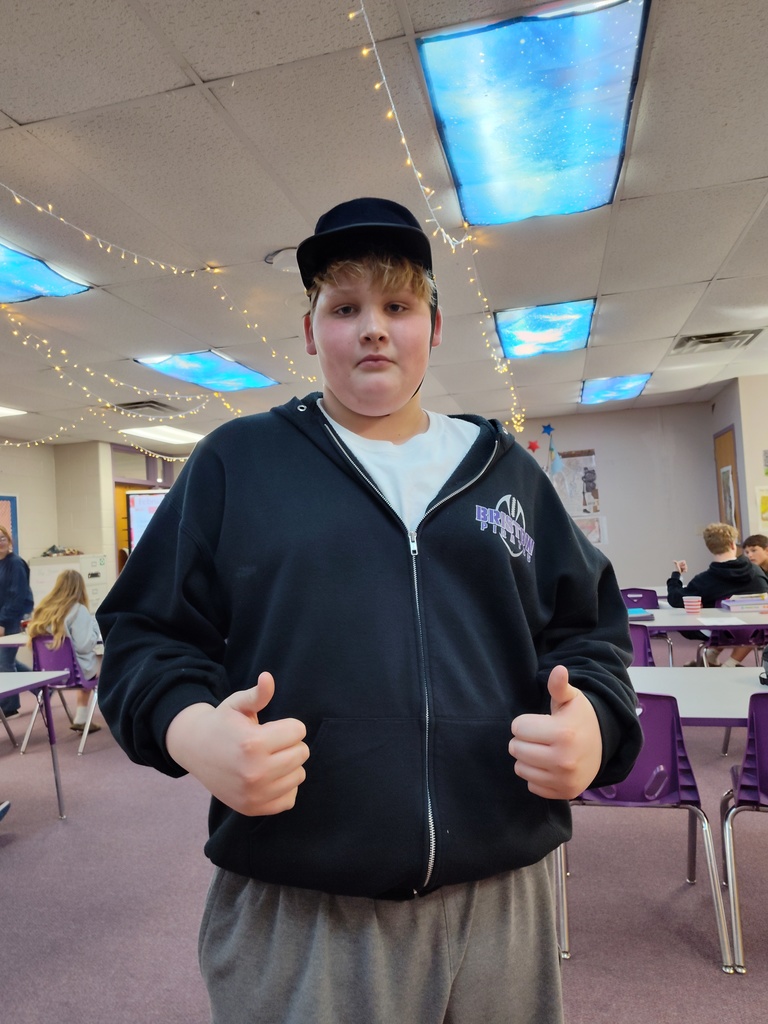 Pictures of students trying on Civil War era clothing