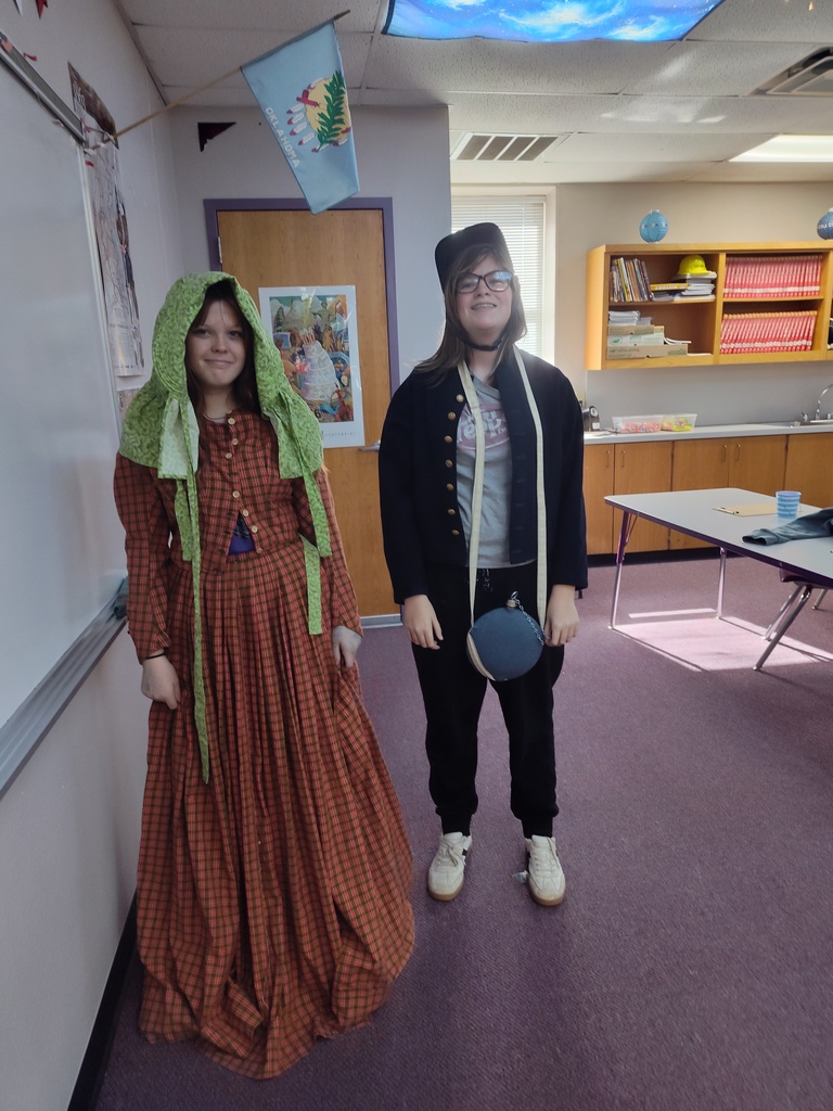 Pictures of students trying on Civil War era clothing