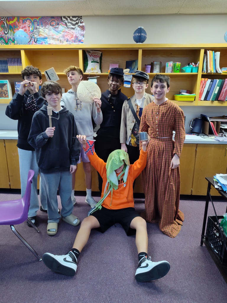 Pictures of students trying on Civil War era clothing