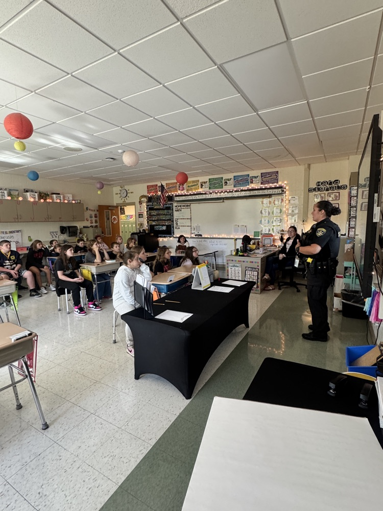 Officer Rosario teaches 5th Graders about how Kevlar protects officers while on duty.