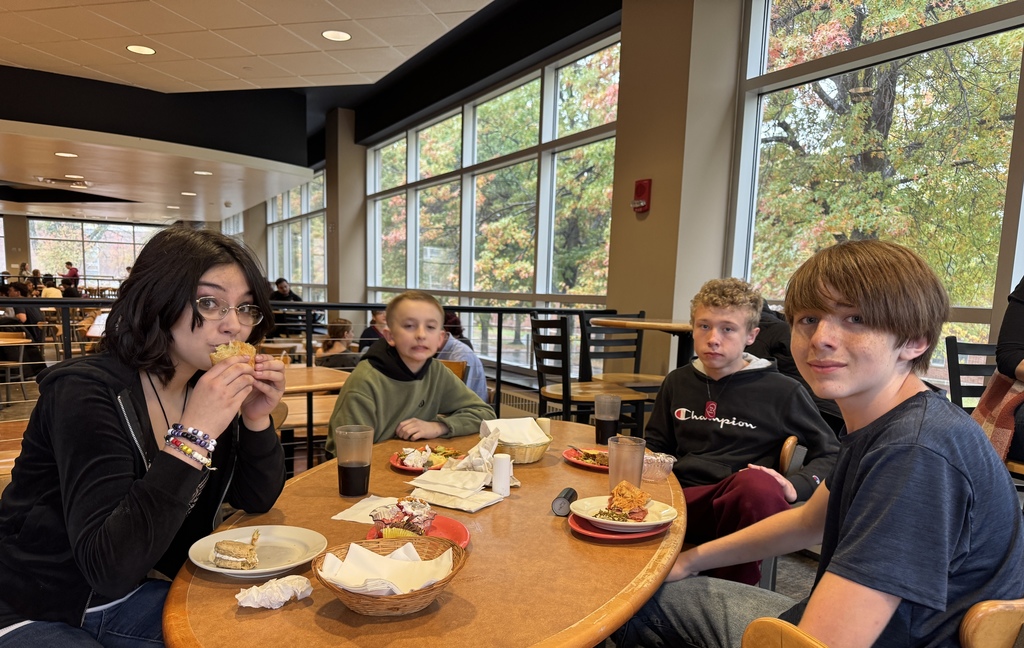Students enjoying lunch at Cranson Marche, on the SUNY Fredonia campus.