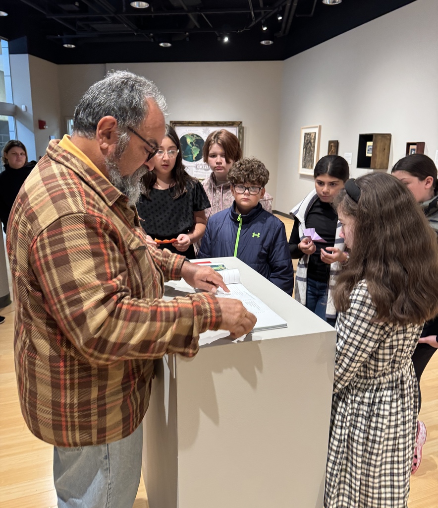 Alberto Rey discussing his work and travels with students.