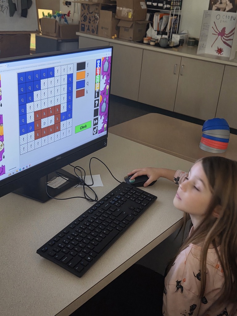 girl at computer