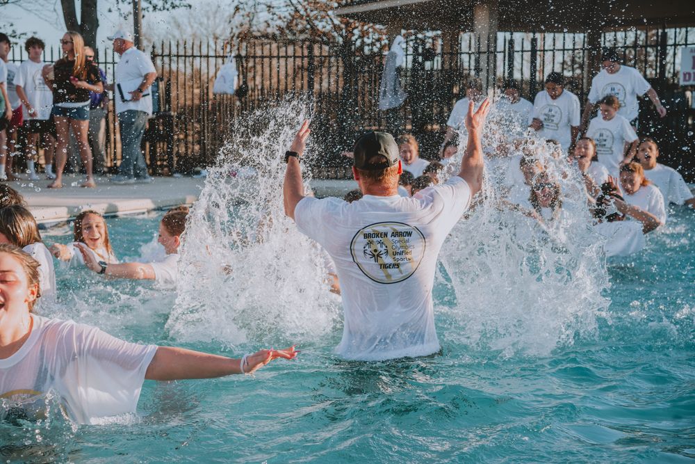 Picture of students in pool.