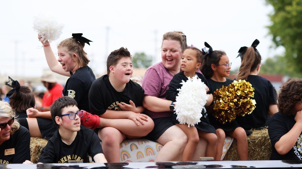 Picture of Homecoming parade.