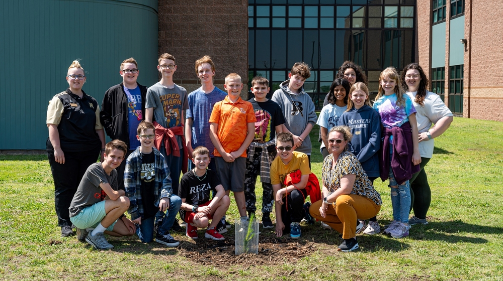 Picture of middle school students.