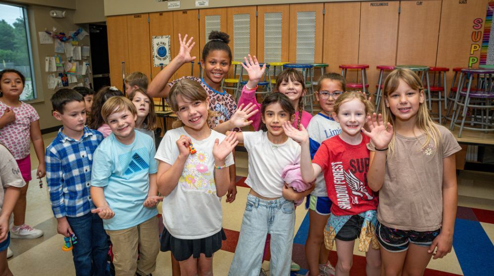 Picture of Broken Arrow elementary students.