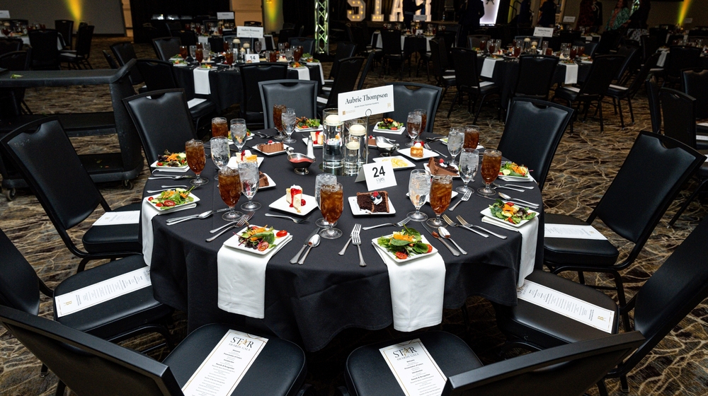 Picture of table setting at the Star Gala event