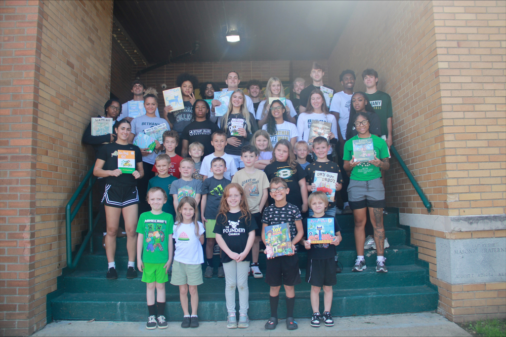 Both teams and Mrs. Horvath's Class