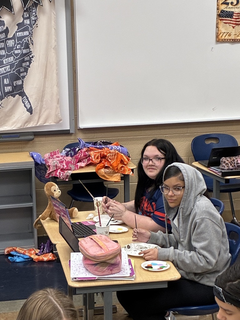 Last week, our 8th grade students who stayed back from the Washington, D.C. trip had a blast painting decorative rocks! 🎨🪨 Students showed off their creativity while designing colorful and unique creations.