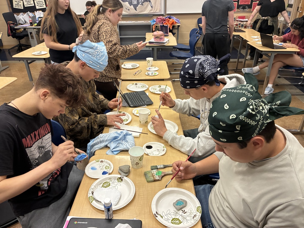 Last week, our 8th grade students who stayed back from the Washington, D.C. trip had a blast painting decorative rocks! 🎨🪨 Students showed off their creativity while designing colorful and unique creations.