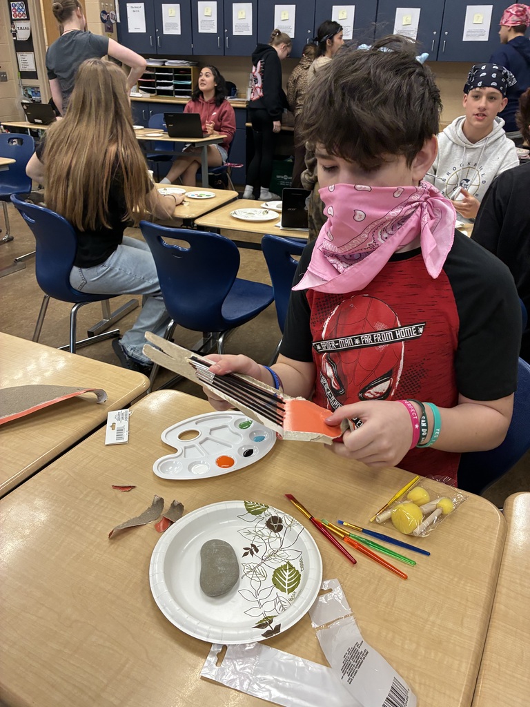 Last week, our 8th grade students who stayed back from the Washington, D.C. trip had a blast painting decorative rocks! 🎨🪨 Students showed off their creativity while designing colorful and unique creations.