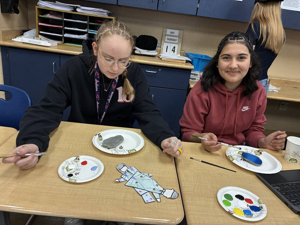 Last week, our 8th grade students who stayed back from the Washington, D.C. trip had a blast painting decorative rocks! 🎨🪨 Students showed off their creativity while designing colorful and unique creations.