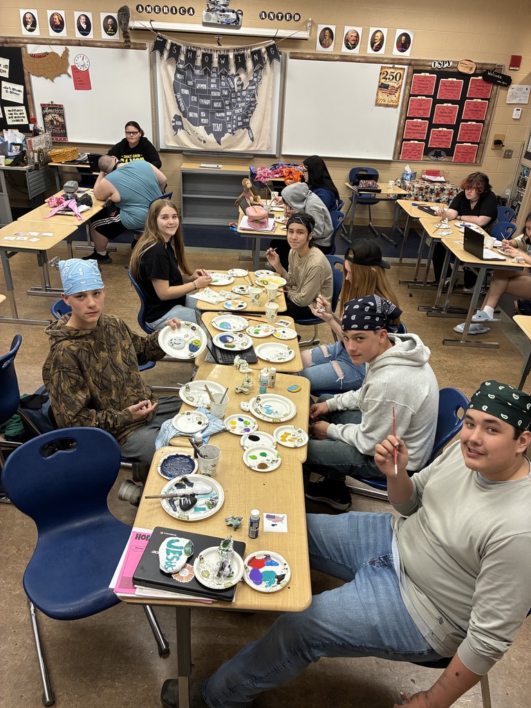 Last week, our 8th grade students who stayed back from the Washington, D.C. trip had a blast painting decorative rocks! 🎨🪨 Students showed off their creativity while designing colorful and unique creations.