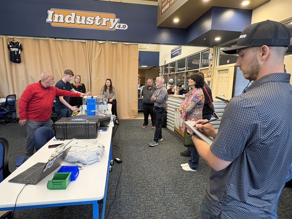Thank you to Ellwood Engineered Castings for visiting Brookfield and exploring all that our Industry 4.0 programming has to offer our students. We appreciate the opportunity to showcase the hands-on learning experiences that are helping prepare our students to be career ready and future focused!
