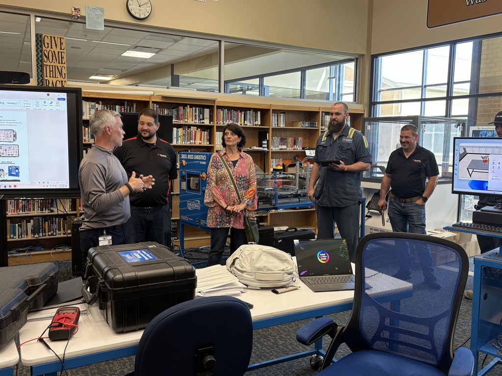Thank you to Ellwood Engineered Castings for visiting Brookfield and exploring all that our Industry 4.0 programming has to offer our students. We appreciate the opportunity to showcase the hands-on learning experiences that are helping prepare our students to be career ready and future focused!