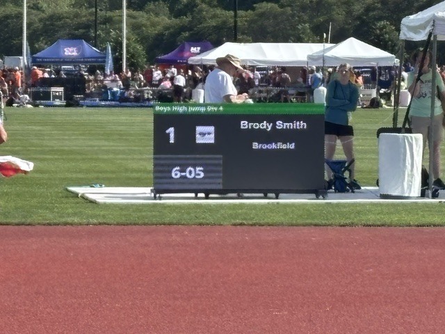 Sign saying Brody Smith, 6'5"