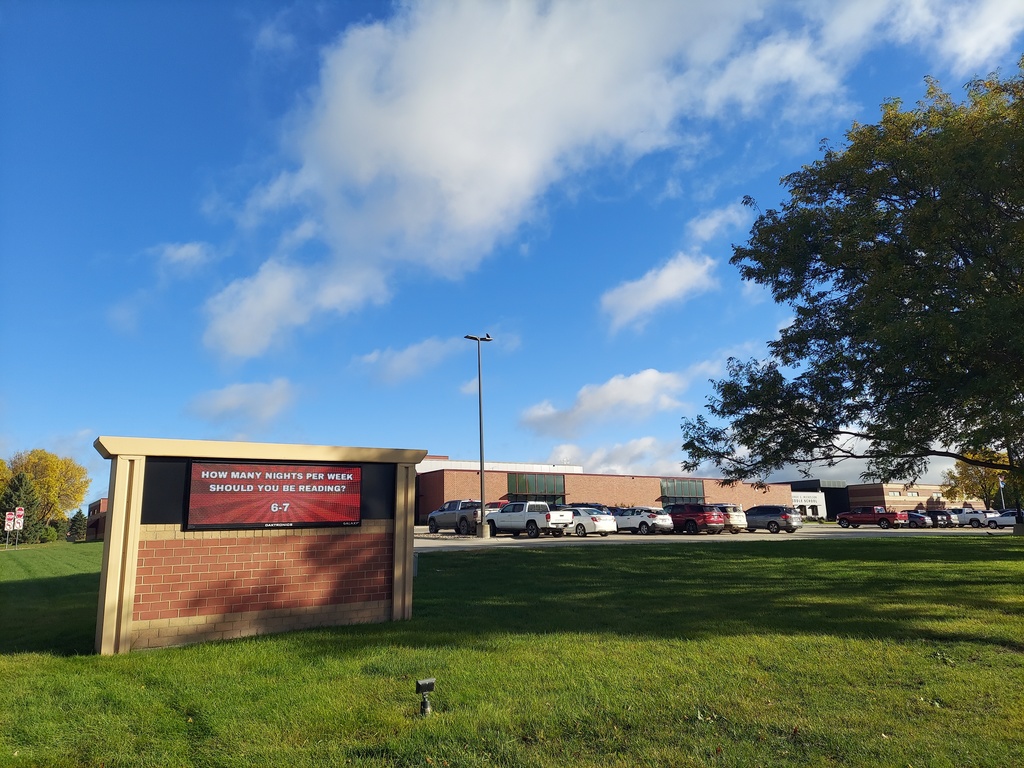 image of electronic billboard in front of the middle school that says, "how many nights per week should you be reading? 6-7"