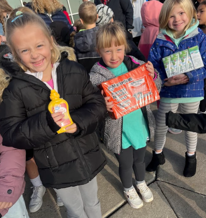 students with food donations