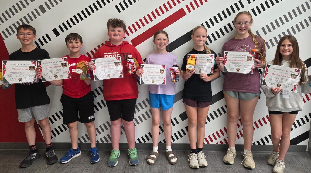 Picture of the 6th Grade Red Students with their Student of the Quarter certificates