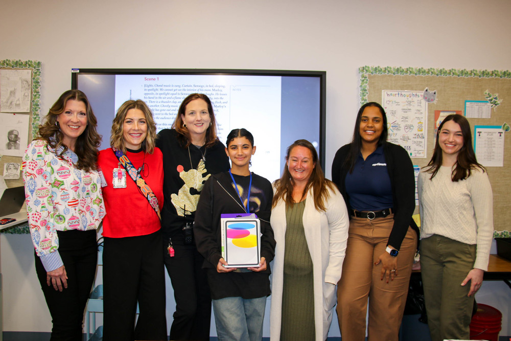 Davila Middle School Student Lalani Jarmon Receives Award