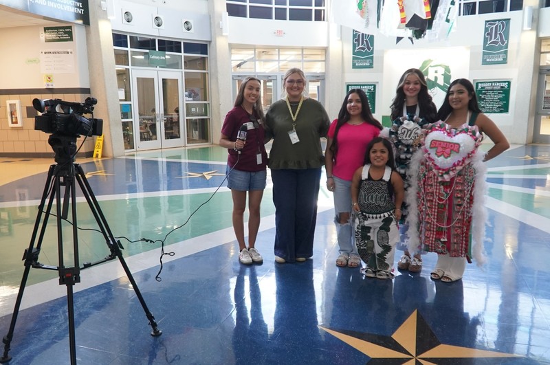 Group Photo with KBTX Reporter, Students and Teacher for Mega Mum Project