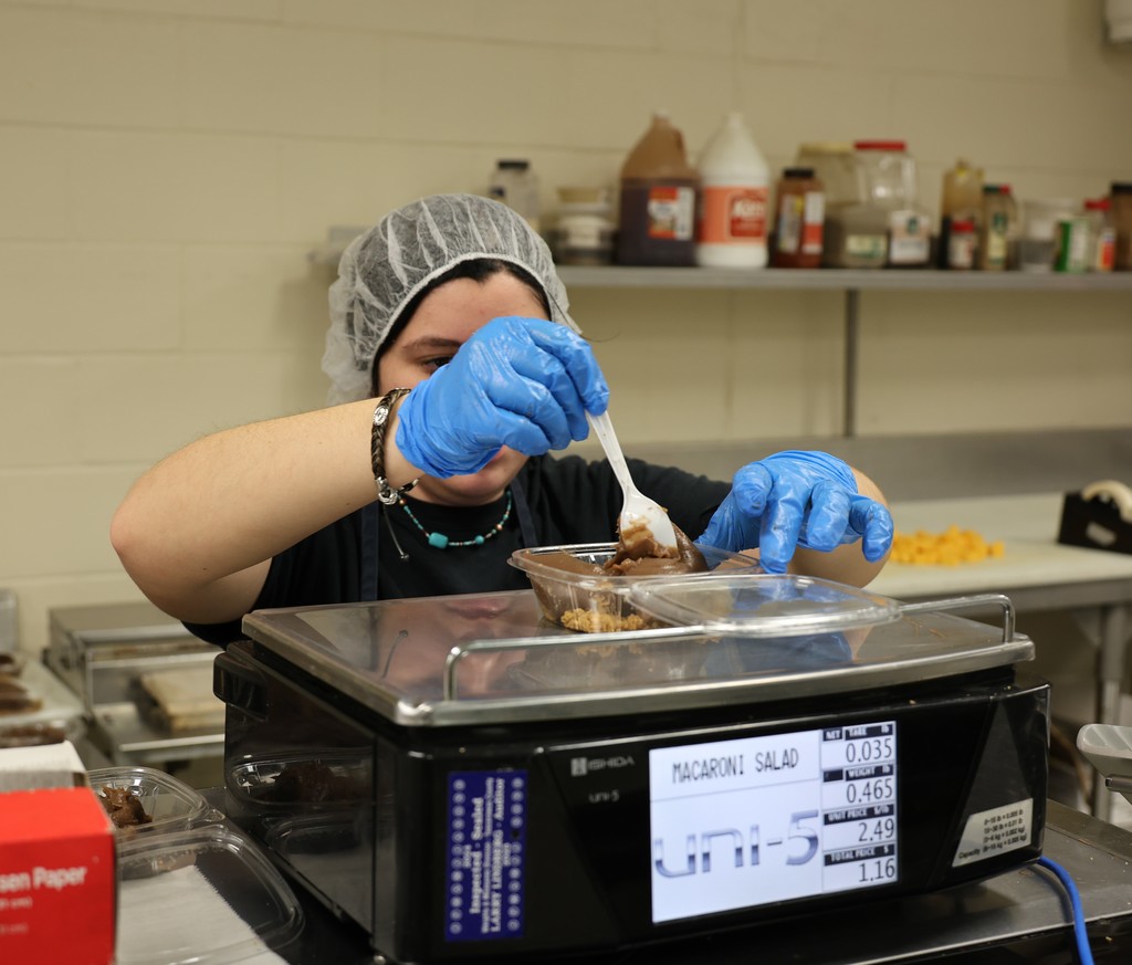 meat cutting- pudding with gram crackers 