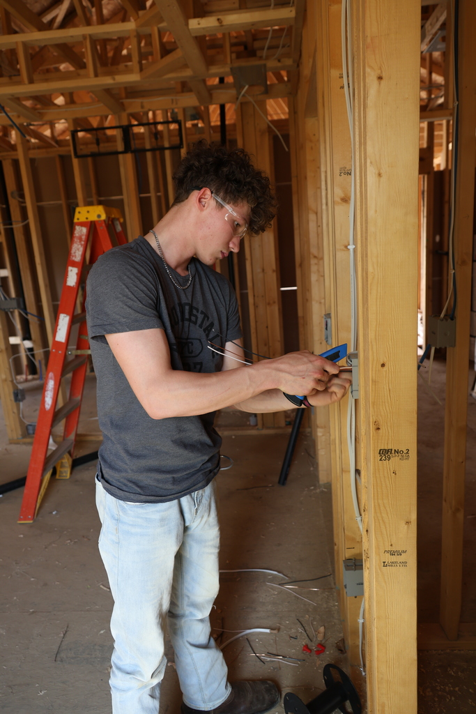 Electrical students at the buckeye house 