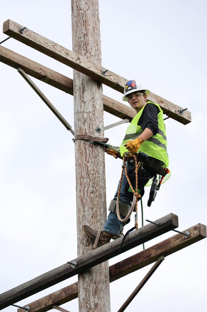 Utility Lioneworker Students 