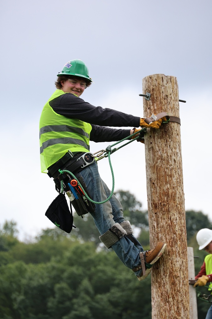 Utility Lioneworker Students 